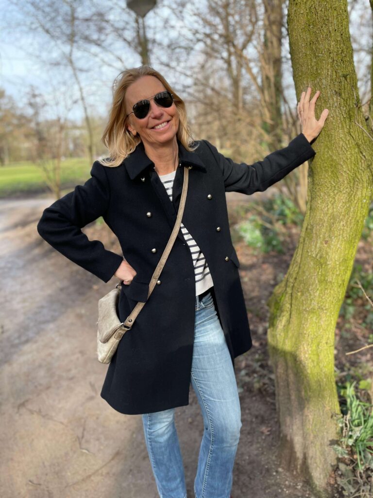 Desy Berndsen Buitengewoon ambtenaar van de burgerlijke stand (BABS) en trouwambtenaar voor persoonlijke bruiloften en ceremonies in regio Amsterdam trouwen